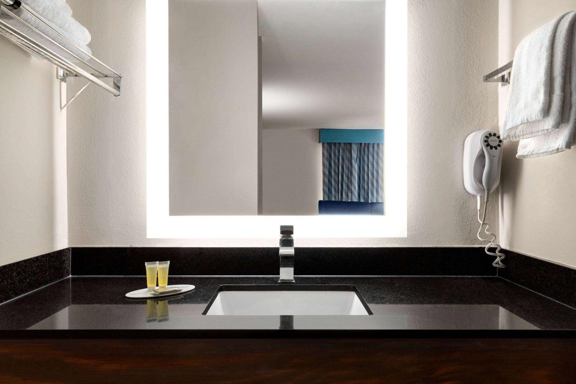 Days Inn By Wyndham קובינגטון מראה חיצוני תמונה