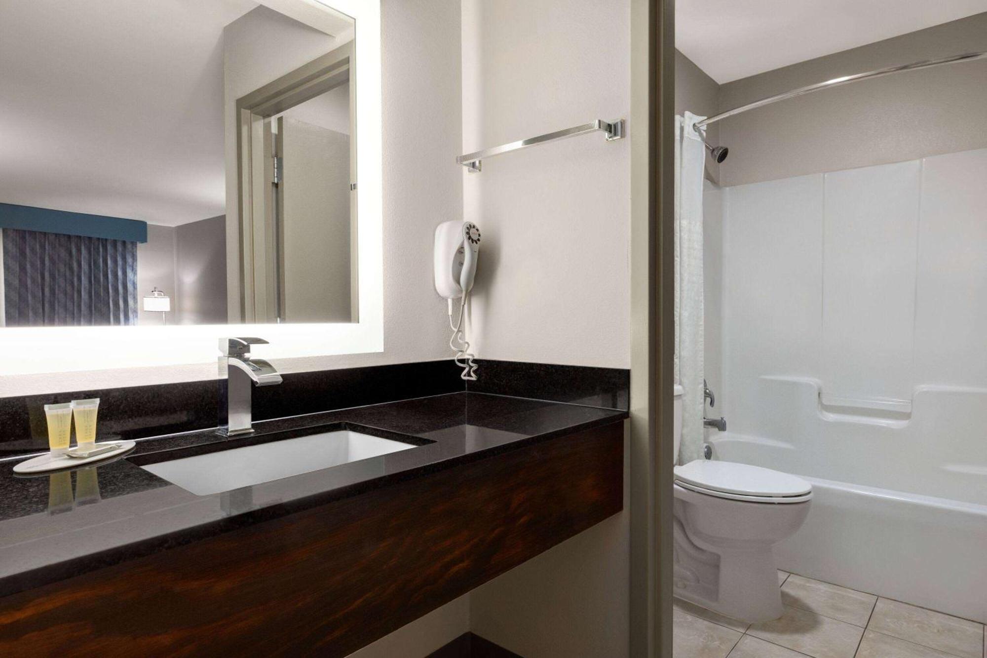 Days Inn By Wyndham קובינגטון מראה חיצוני תמונה