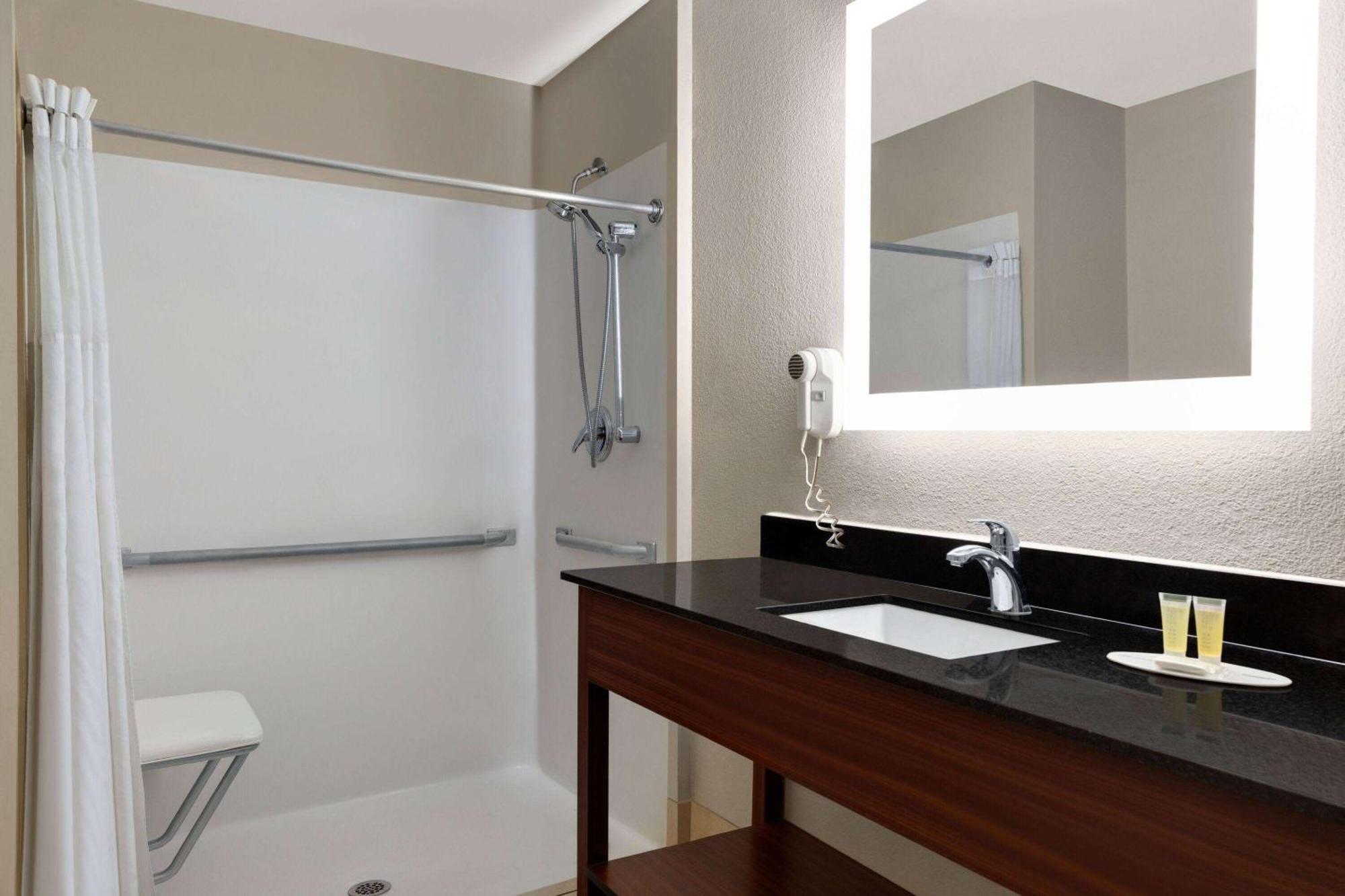 Days Inn By Wyndham קובינגטון מראה חיצוני תמונה