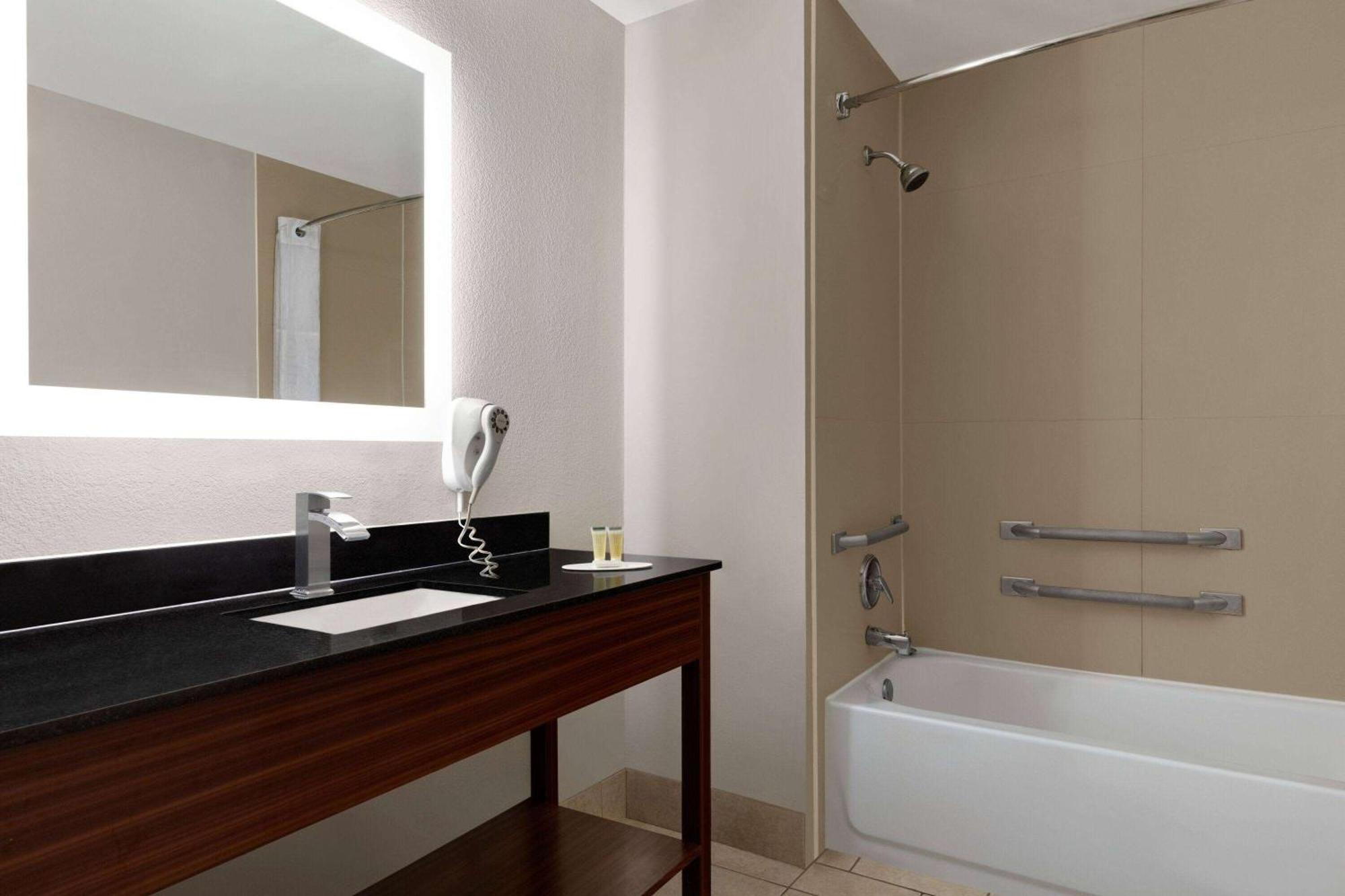 Days Inn By Wyndham קובינגטון מראה חיצוני תמונה
